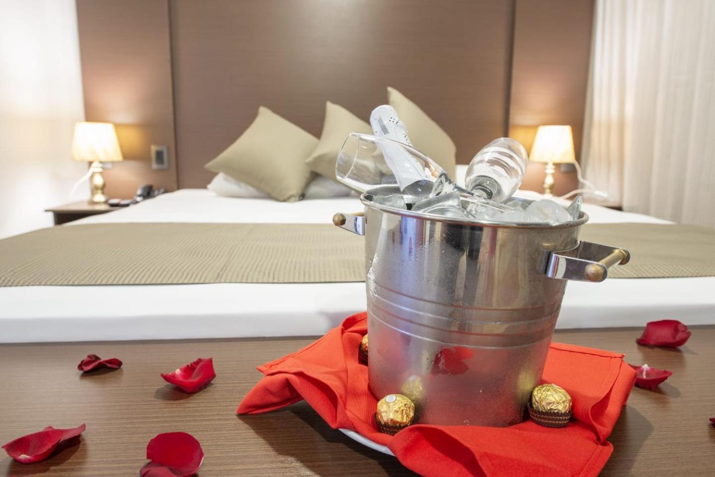 Olavo Bilac Hotel เตาบาแต ภายนอก รูปภาพ